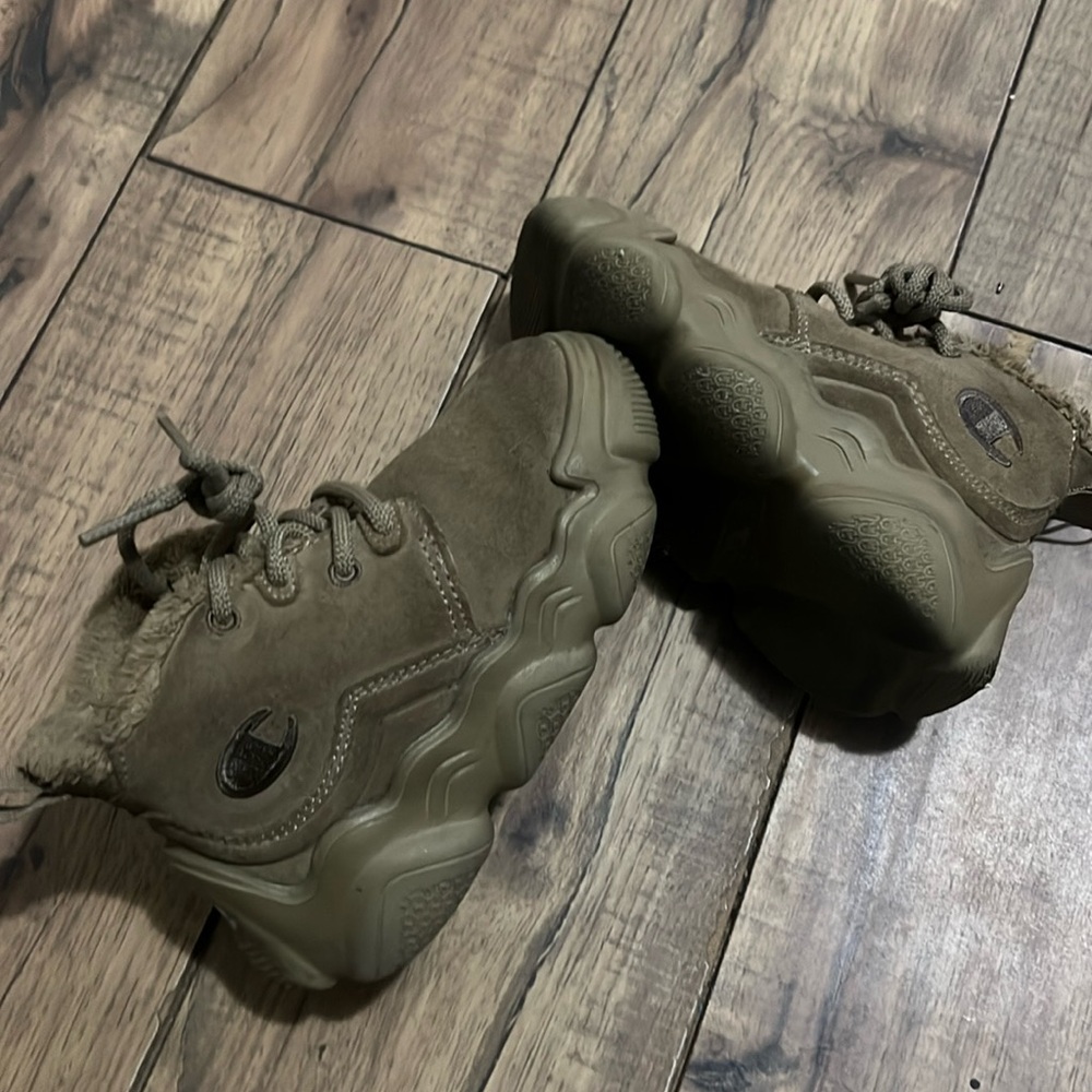 Boys Champion Suede Sneakers 8C